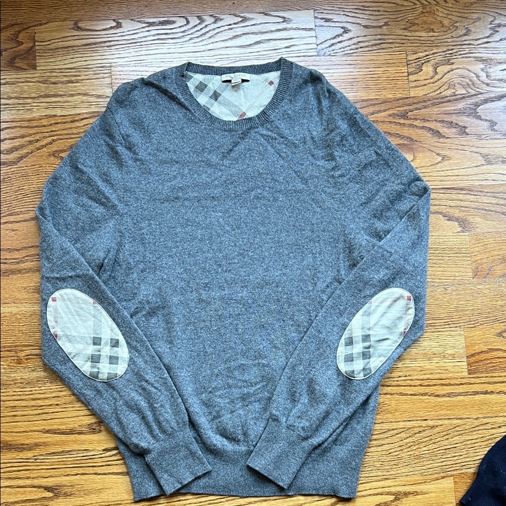 Burberry Gray Men’s Sweater with iconic Plaid Accents